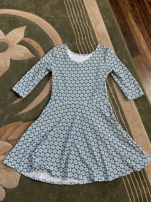 Гарна зелена сукня