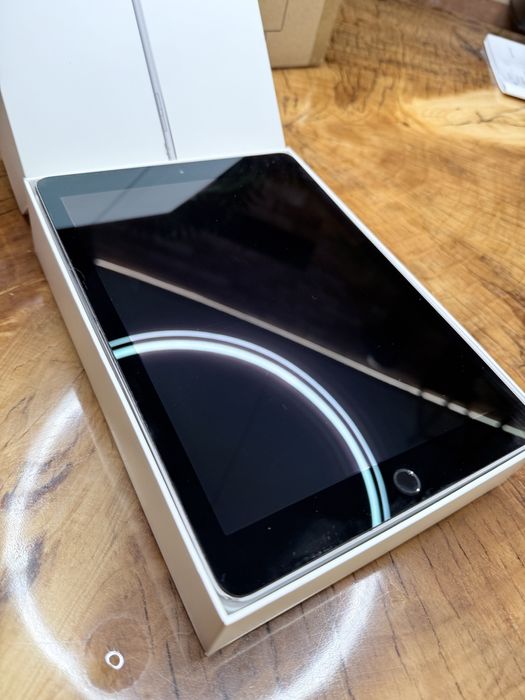 iPad Pro 9,7” 32GB Wi-Fi + Cellular | Space Gray | komplet