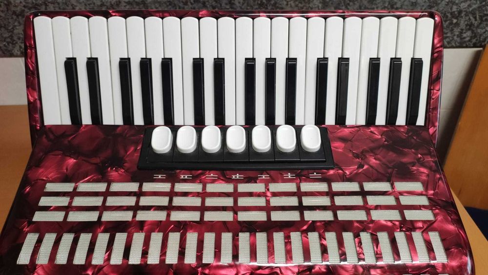 Acordeão Hohner à 3ª Voz - Acordeon