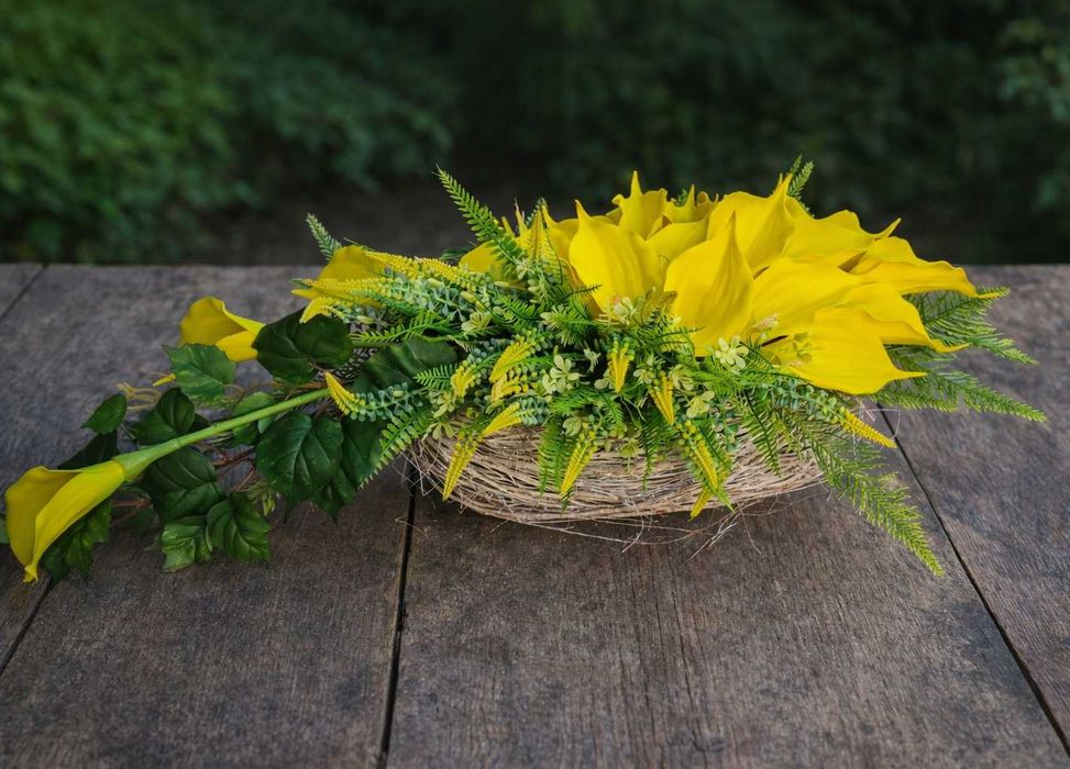 Kompozycja kwiatowa na grób cmentarz stroik ikebana wiosenny WG260