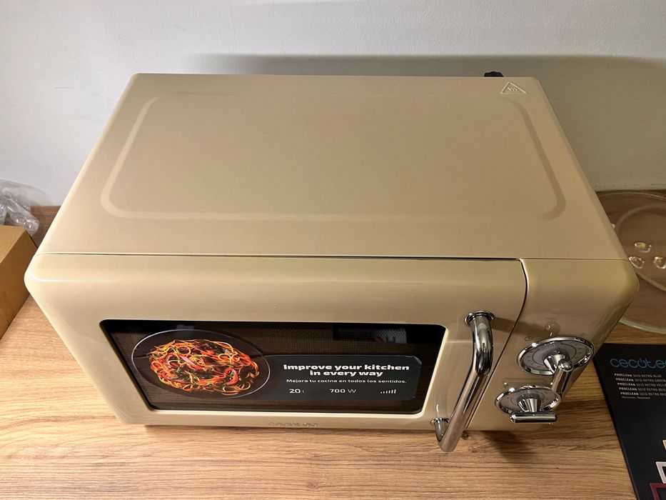 Mikrofalówka Cecotec Proclean 3010 Retro, 20 L, 700 W, Nowa z defektem