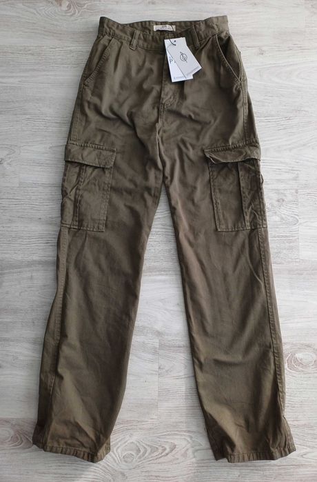 Nowe spodnie Stradivarius rozmiar M