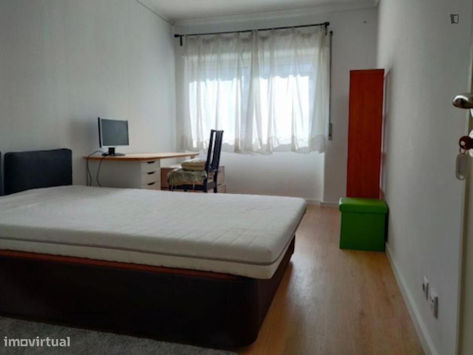 Quarto - localizado em Alvalade Lisbon