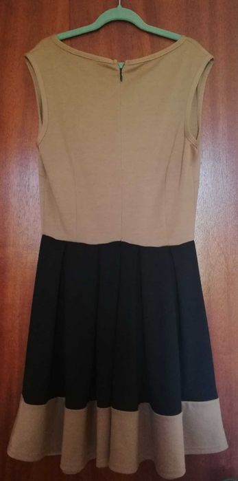 Vestido bege e preto de malha/algodão como novo