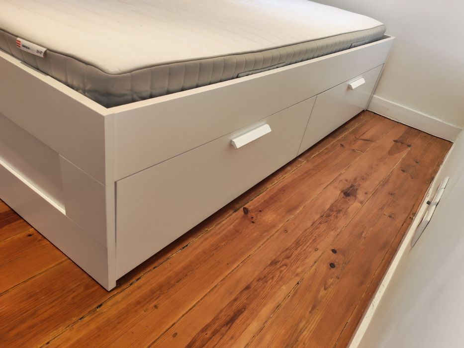 Cama 140x200, com arrumação, ikea