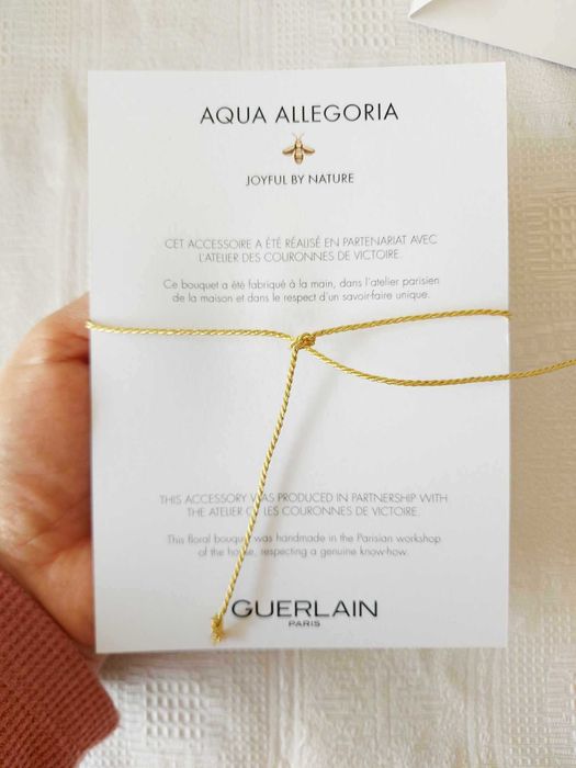Acessório floral Guerlain