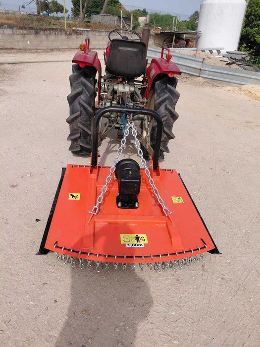 Trator Yanmar YM 1500 com corta mato