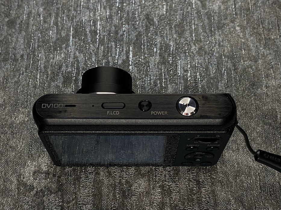 Samsung DV100 з екраном для селфі