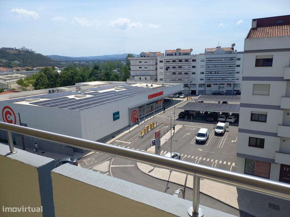 Apartamento T2 com 102 m², localizado na Guimarota, em Leiria.