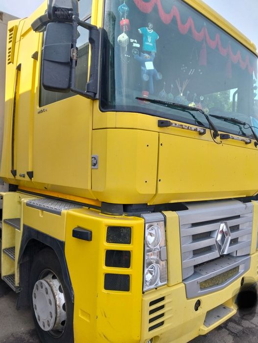 Продам тягач з напівпричепом реф Renault magnum