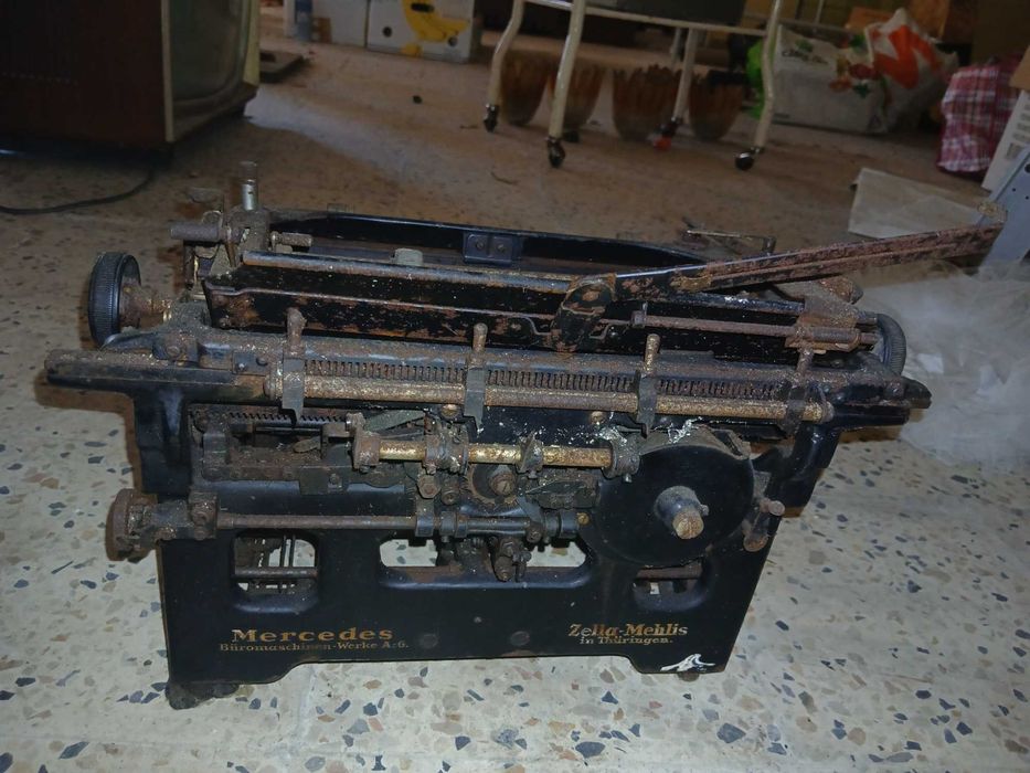 Antiga Maquina de escrever - Mercedes - Zella-Mehlis