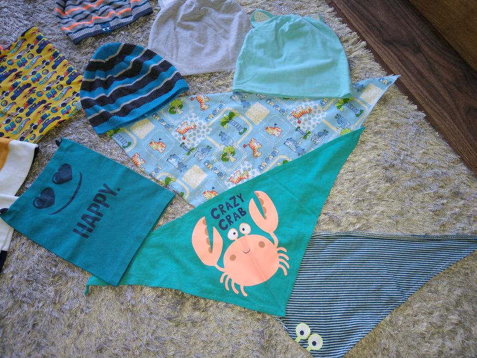 Czapki, chusty, kominy.