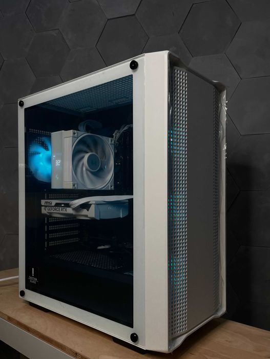 Biały Komputer do Gier | RTX 5060 (8GB) | Ryzen 5 5600 | 32GB | 1TB |