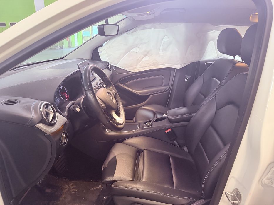 Mercedes B250E elétrico 2016 com as portas incluídas