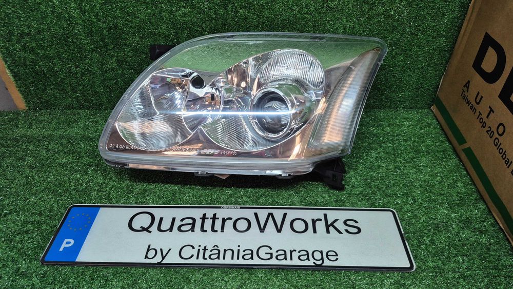 Otica Farol Esquerdo Toyota Avensis T25 2003 a 2006 Ref. 212-11F3L-LD-EM NOVO