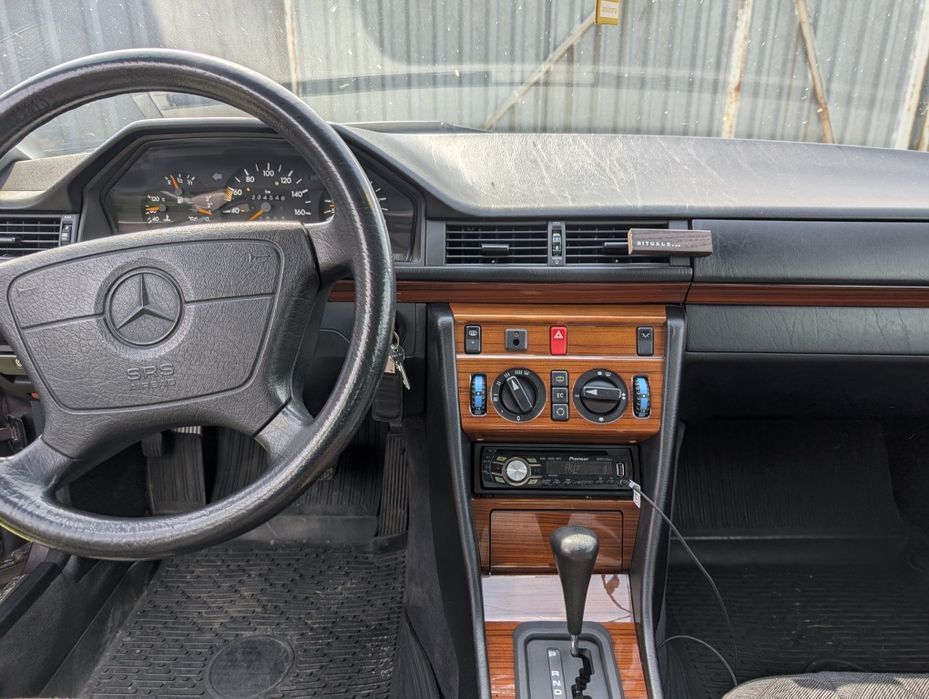 Mercedes Benz E200D