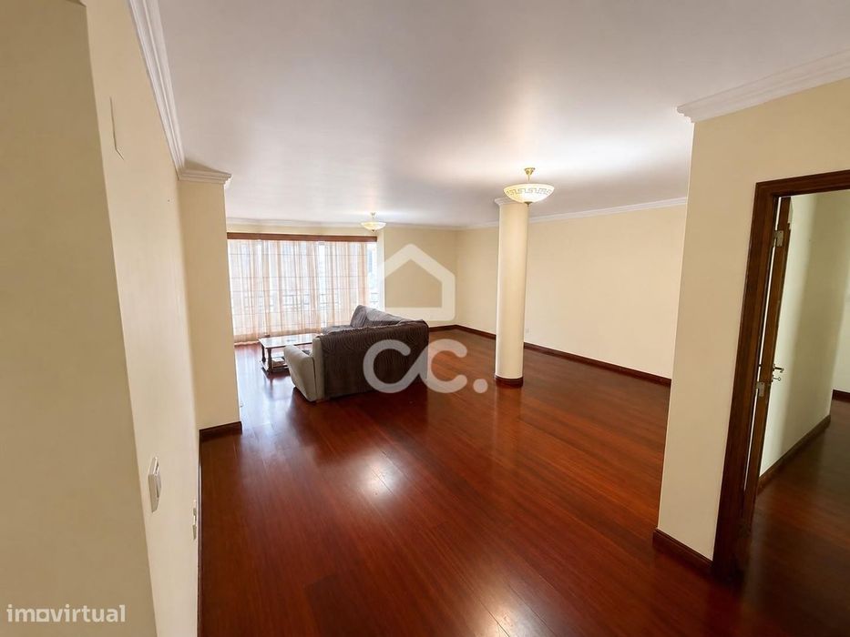 Apartamento com 3 Quartos - São Pedro - Ponta Delgada