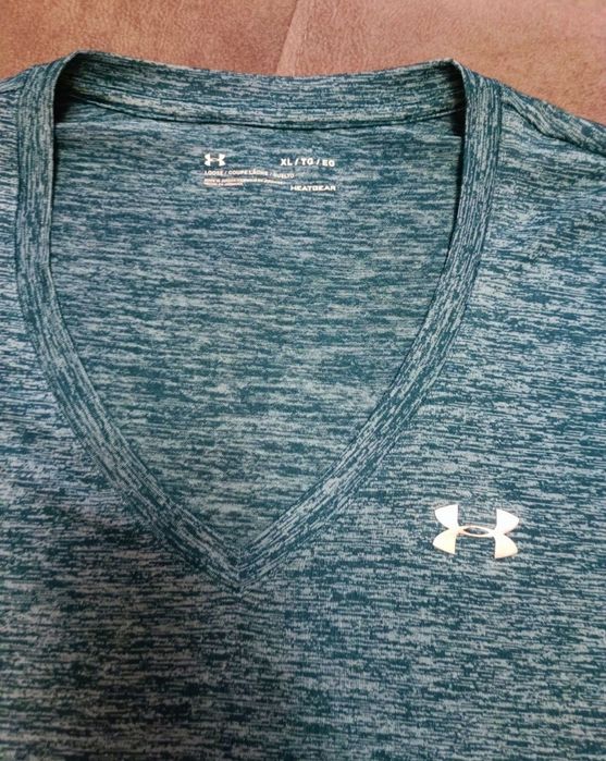 Продам фирменную спорт футболку женскую