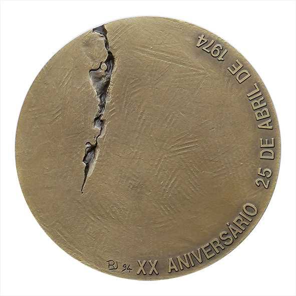 M 14 Medalha de  efeméride politica .25 de Abril