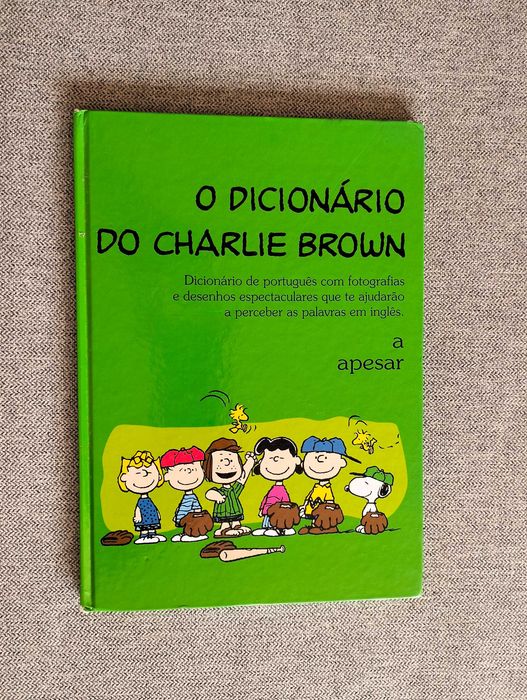 Livro "O dicionário de Charlie Brown português-inglês"