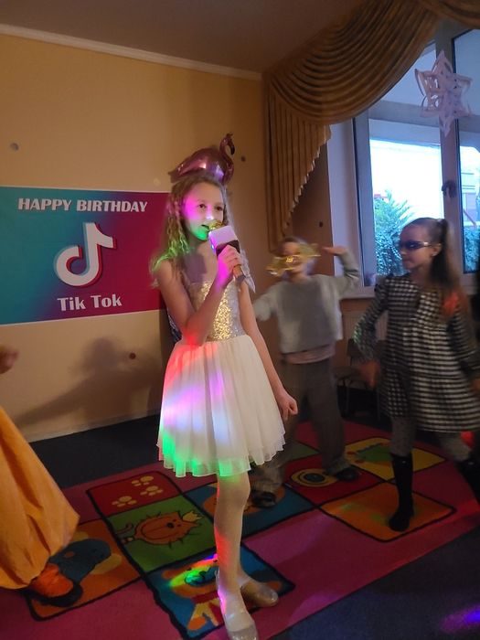 Платье красивое , золотое, праздничное, нарядное, вместе с жилетклой