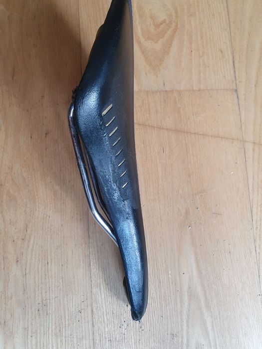 Fizik arione kium siodelko wing flex carbon