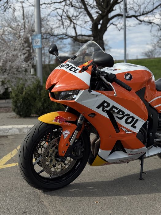 Honda cbr600rr.