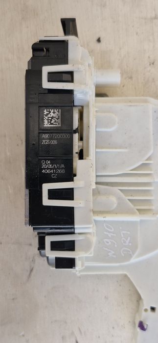 Fechadura porta Drt. Mercedes Sprinter (W907,  910). 2018/2025