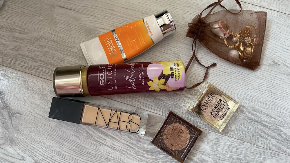 Kosmetyki damskie podklad , Nars, cienie Eveline, maska Bielenda , zestaw