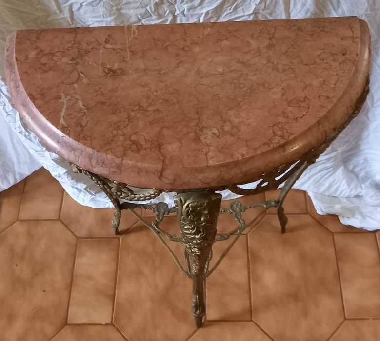 Mesinha ferro e mármore