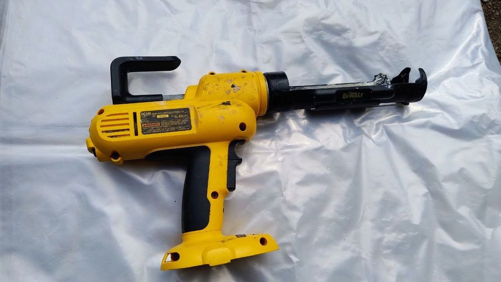 Акумуляторний пістолет для герметика DeWALT DC545 (Оригінал, Європа)