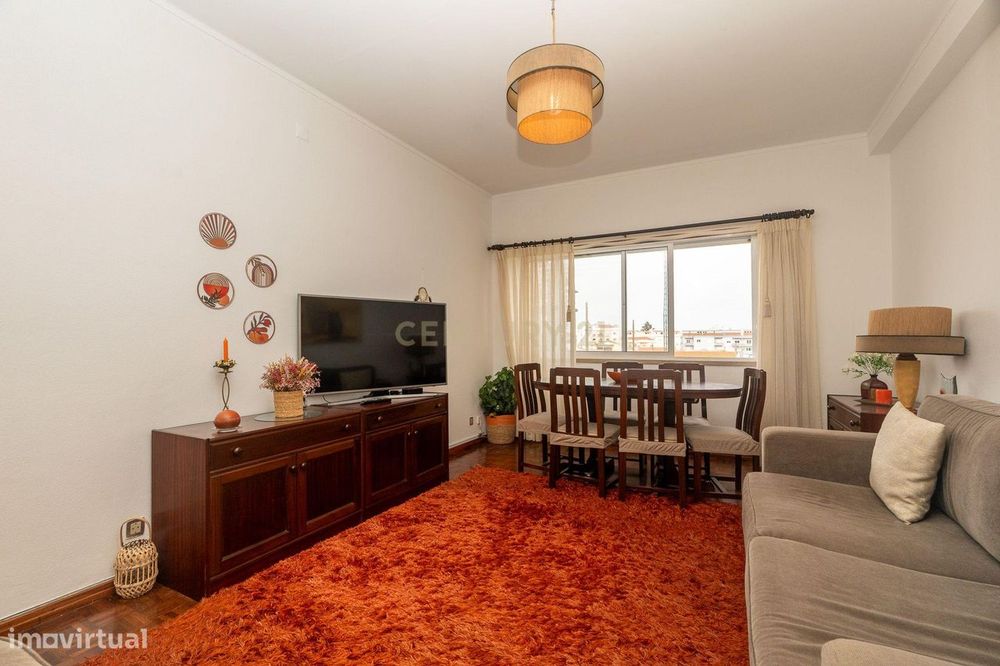 T2 no coração de Peniche | Rua Garrett | Oportunidade para viver ou re