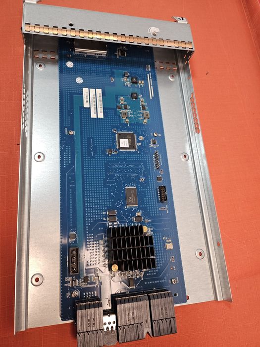 moduł kontrolera we/wy (I/O) do macierzy dyskowej HP P2000 G3.