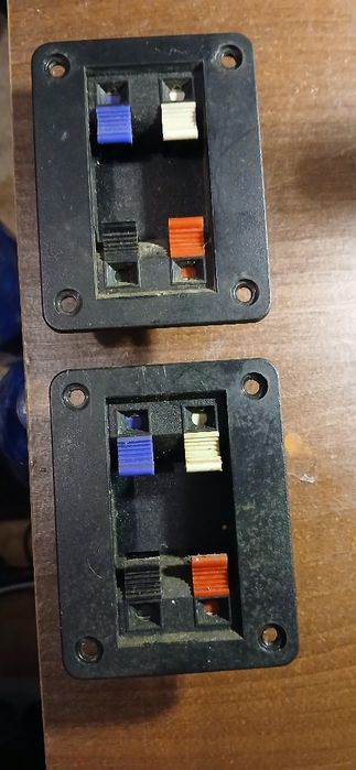 Dwa terminale kolumn Technics