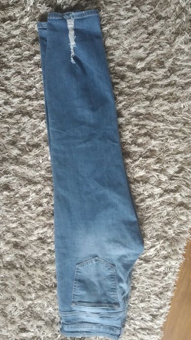 Jeansy dziury skiny Divided r.L