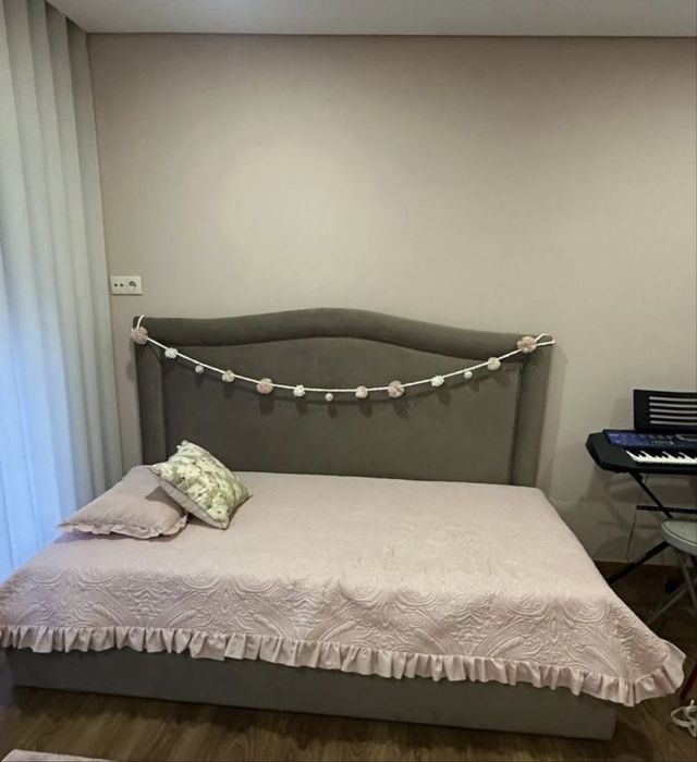 Cama solteiro com estrado elevatório