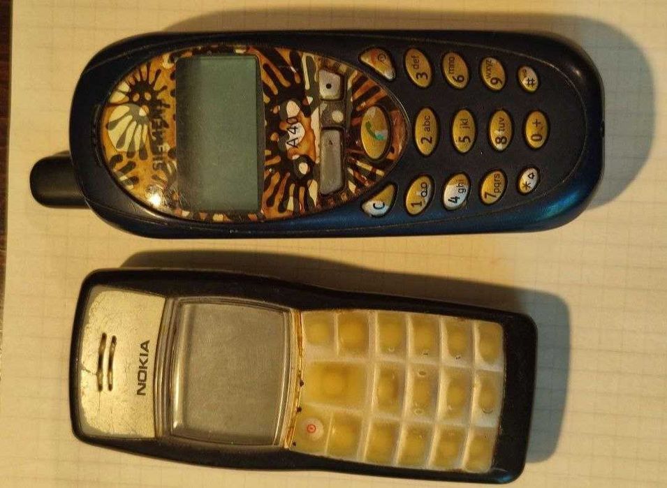 Мобільні телефони в асортименті