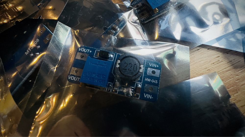 MT3608 в наличии повышающий DC-DC преобразователь IN2-24v,OUT5-28v