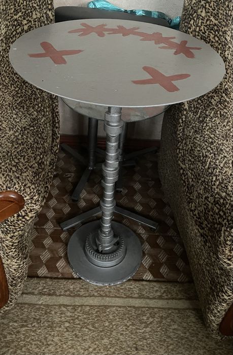 Стіл з металу ручноі роботи,в одному екземплярі!