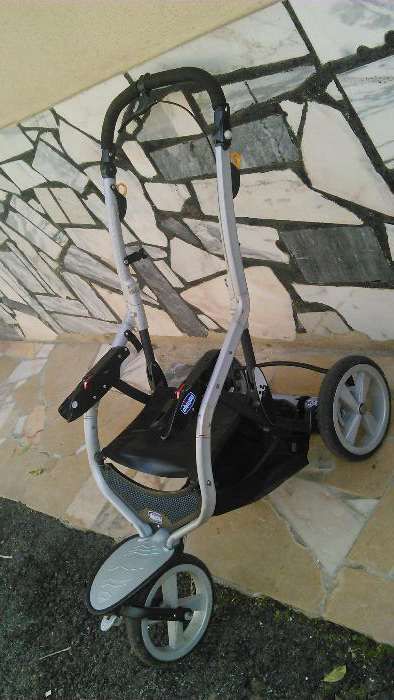 Impeccable-condition Chicco three-wheel stroller frame423209019963484160