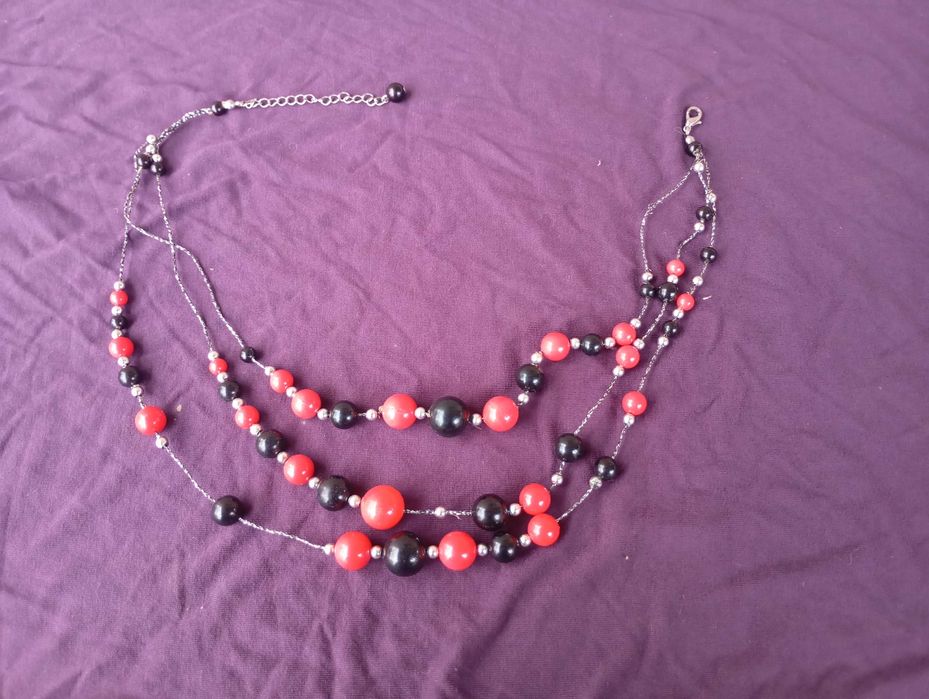 Бусы пластмассовые