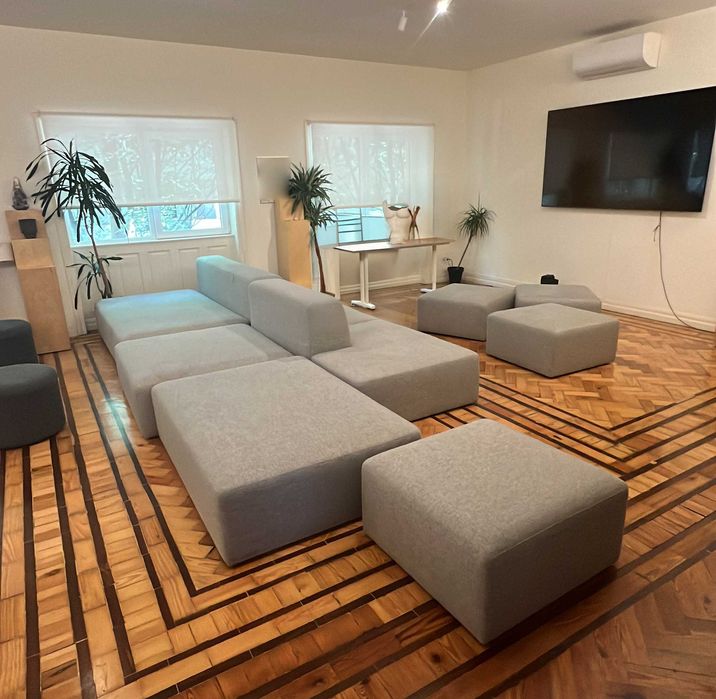 Conjunto de Sofás + Puffs Cinzentos Modulares