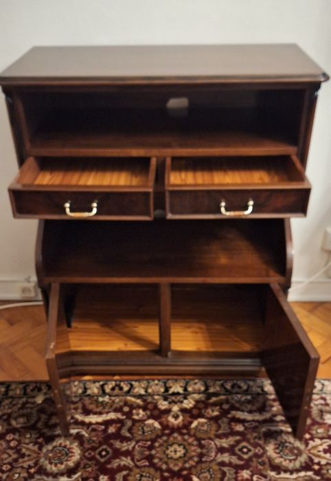 Móvel apoio multimédia