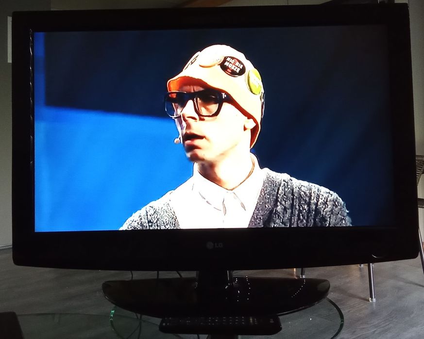 + TELEWIZOR z dekoderem DVBT-2, 37'' LG, LCD z 3x HDMI i USB +