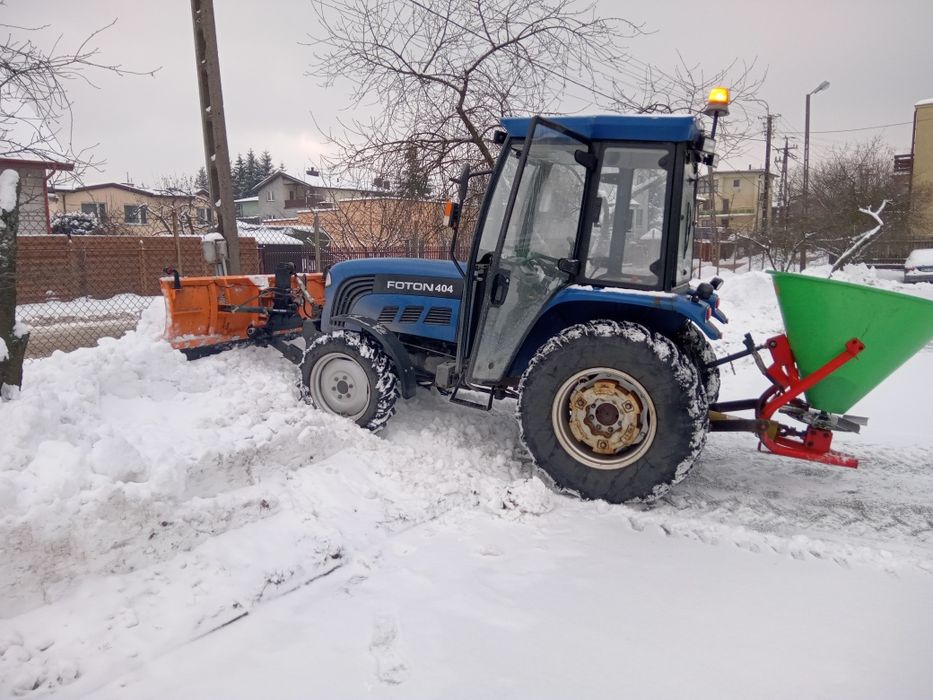 Odśnieżanie dróg parkingów akcja zima prace ciągnikiem pług solarka, z