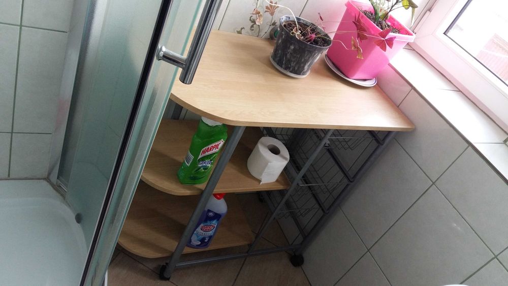 Regał mobilny na kółkach