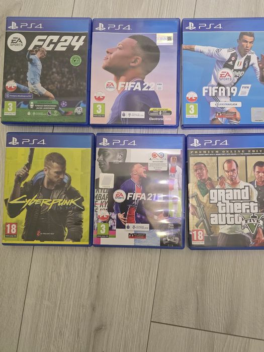Sprzedam ps4 + 6 gier