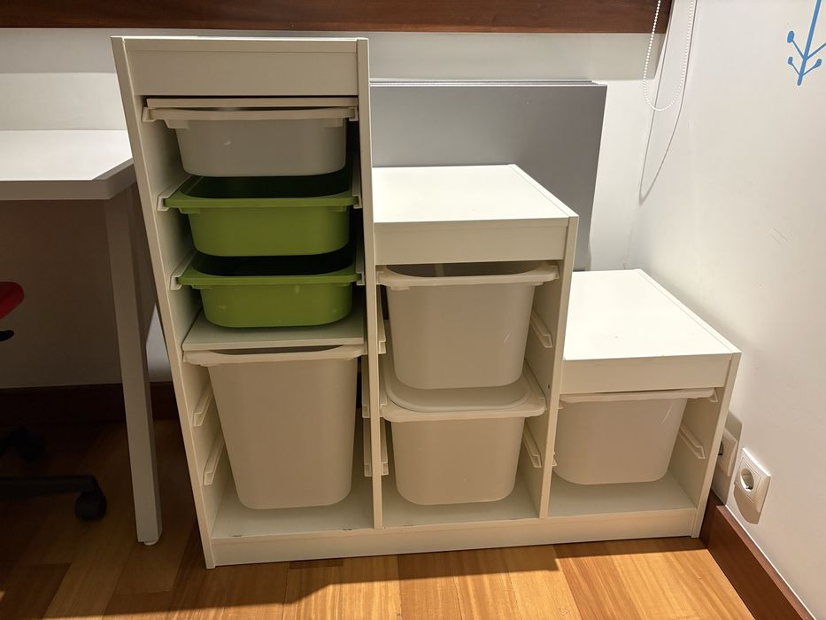 Estante ikea comb Trofast com prateleiras e caixas