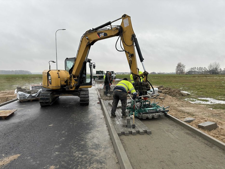 Usługi Brukarskie: Place, Parkingi, Drogi.