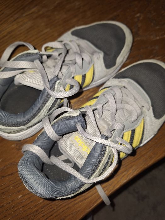 Buty adidas szare